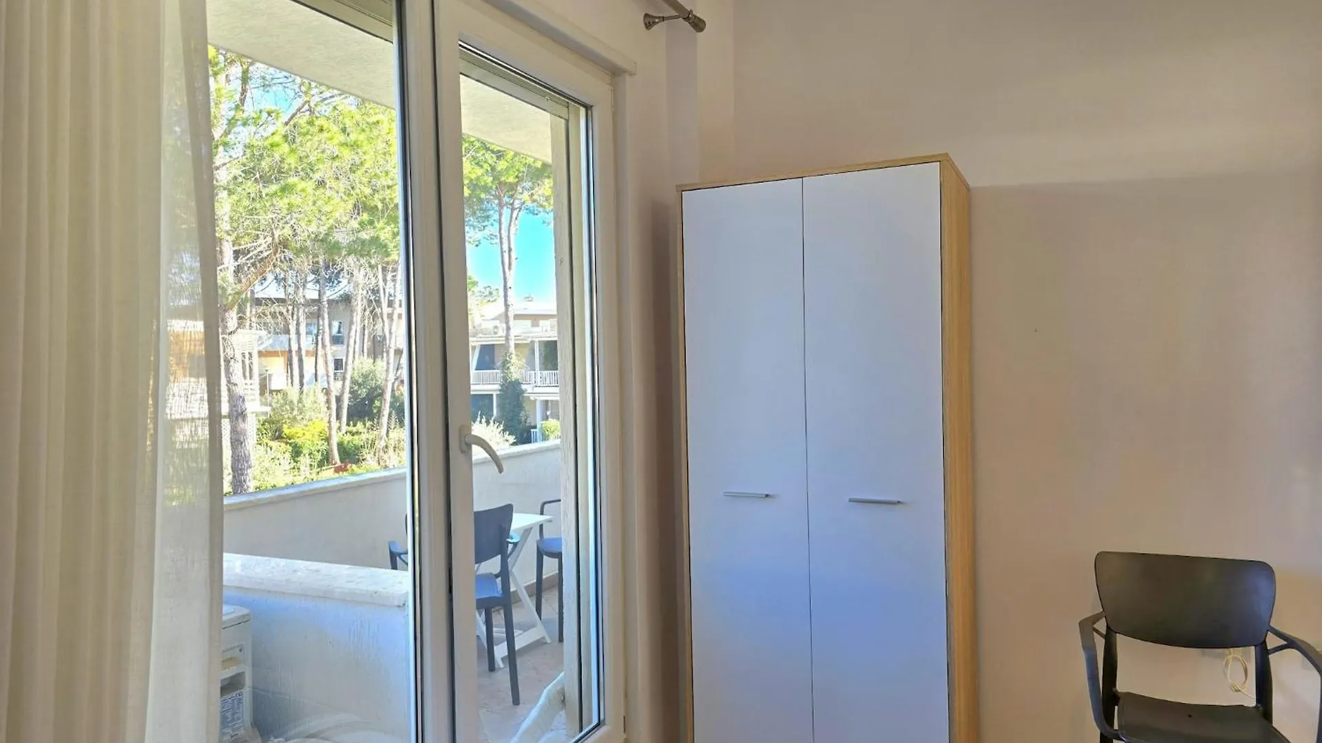 Lägenhet Two-Bedroom Getaway With Sunny Balcony Plazhi San Pietro