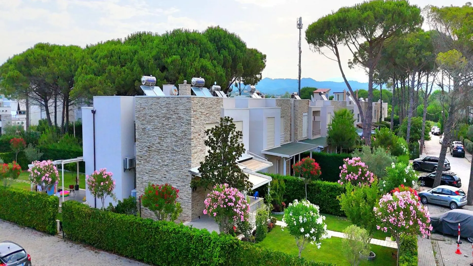 Two-Bedroom Getaway With Sunny Balcony Plazhi San Pietro